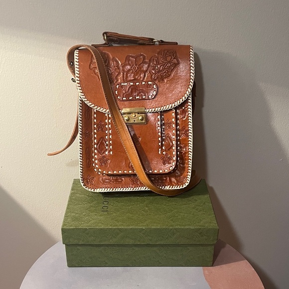 Traditional Mexican Hand Engraved Tan Brown leather Crossbody Bag 9.5 x 12 in - Picture 1 of 7